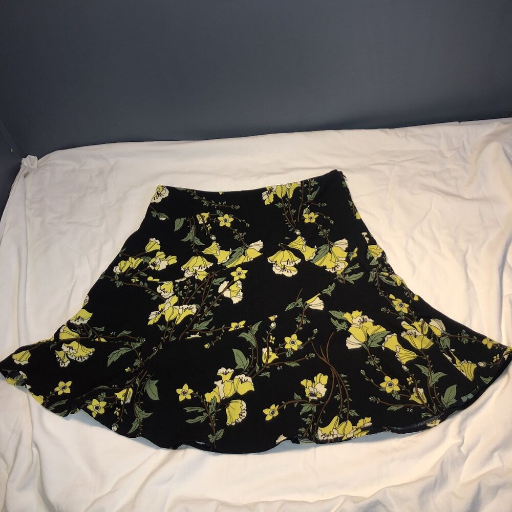 Who What Wear Black Skirt with yellow flowers, Size 6